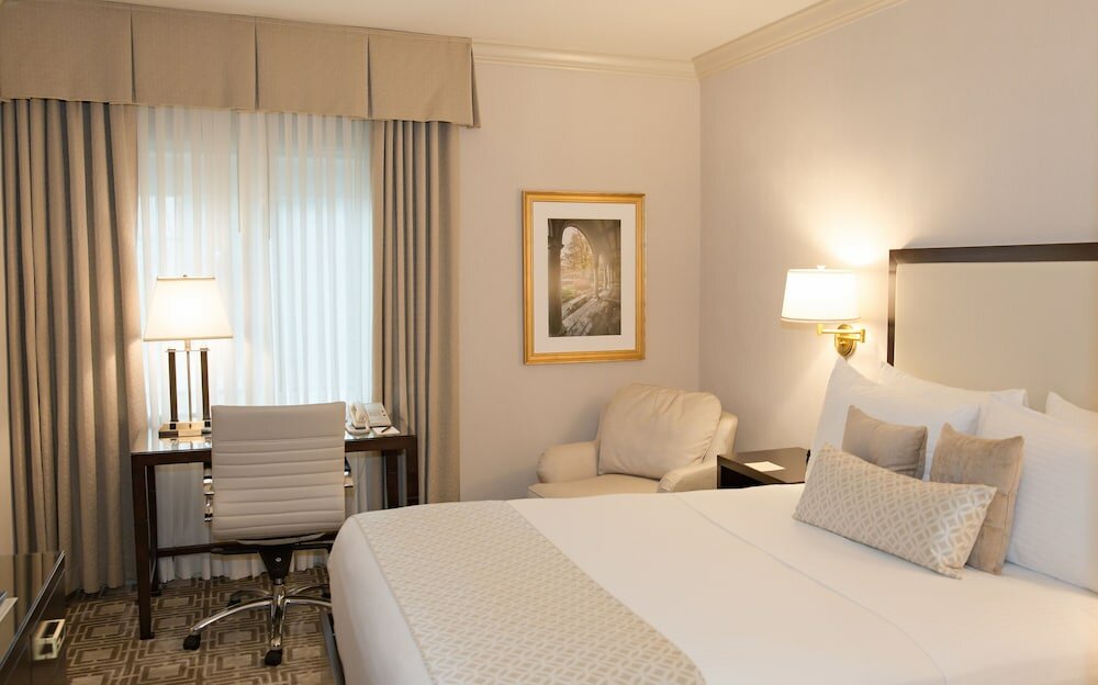 Фото Bell Tower Hotel