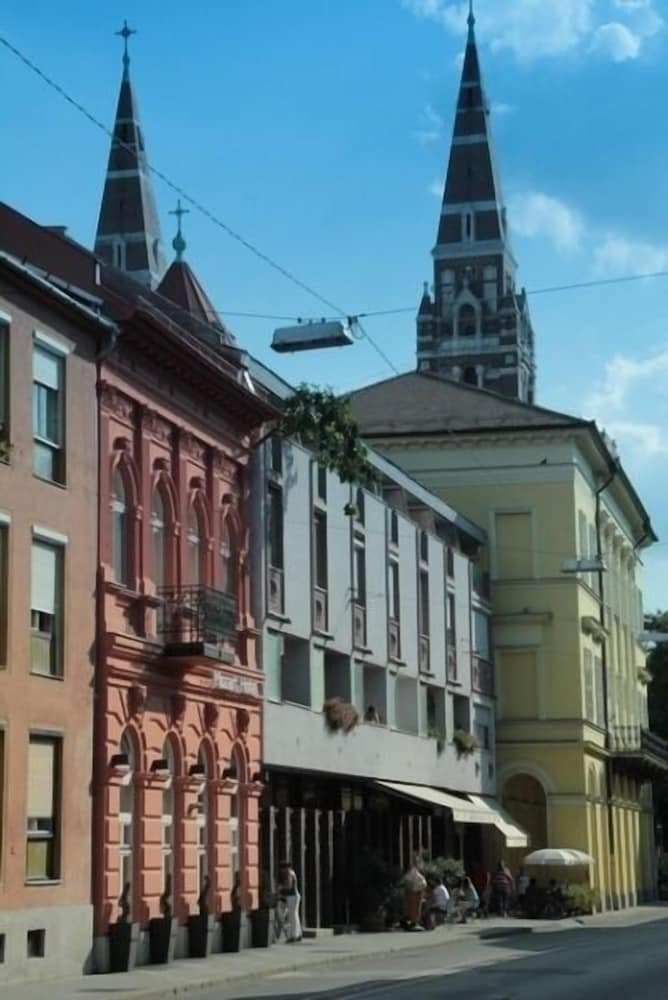 Фото Mozart Hotel