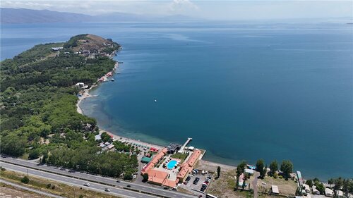 Гостиница Best Western Bohemian Resort в Севане