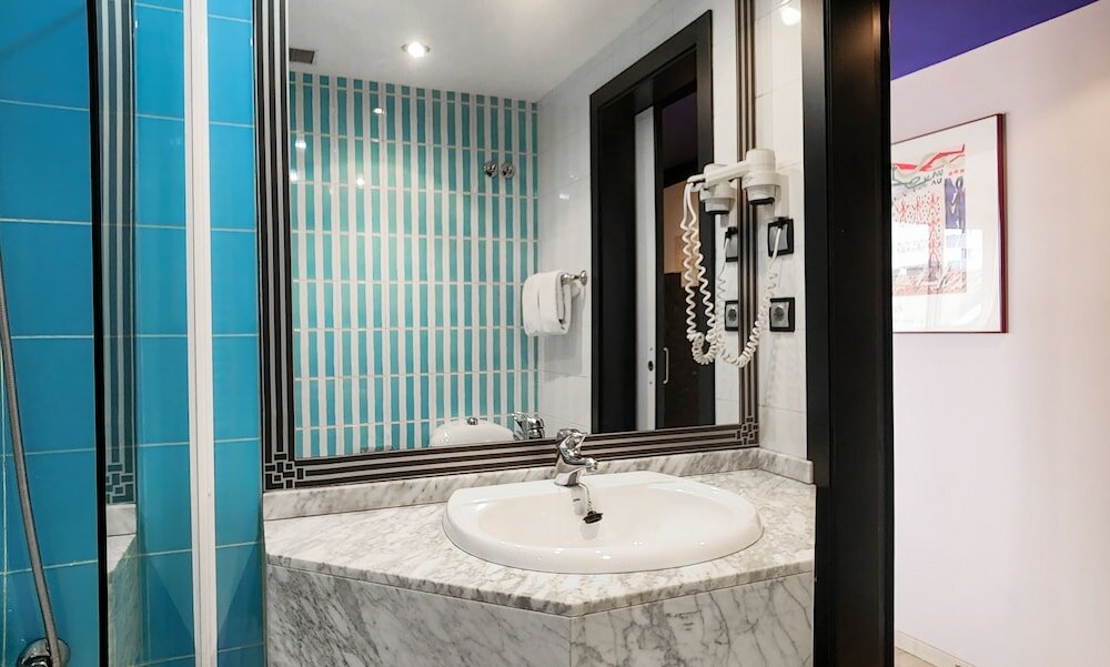 Фото City House Pathos