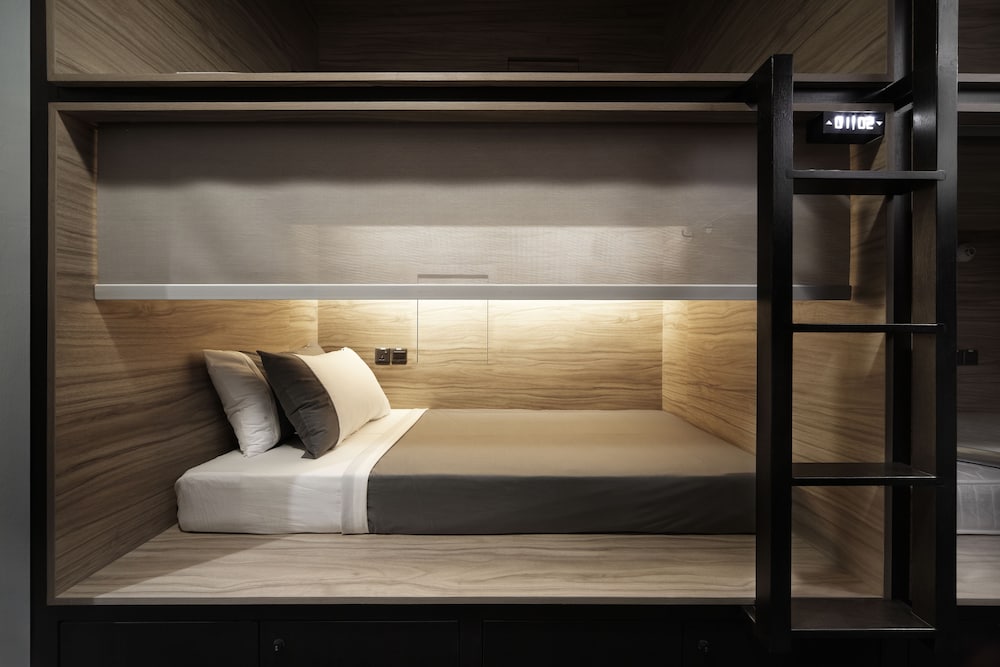 Фото The POD Boutique Capsule Hotel