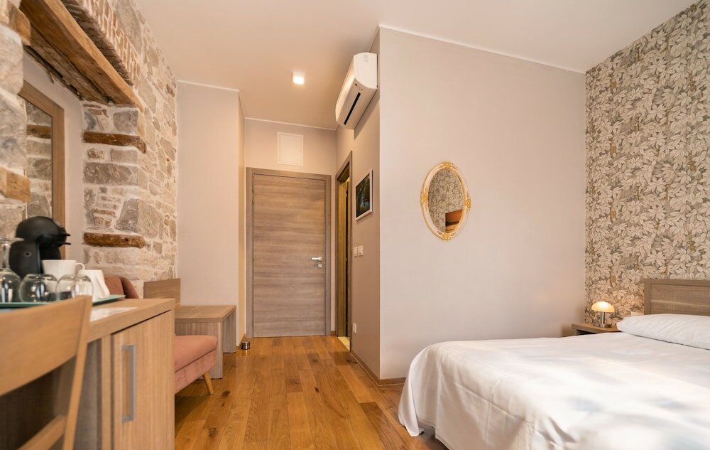 Фото Tifani Luxury Rooms 2