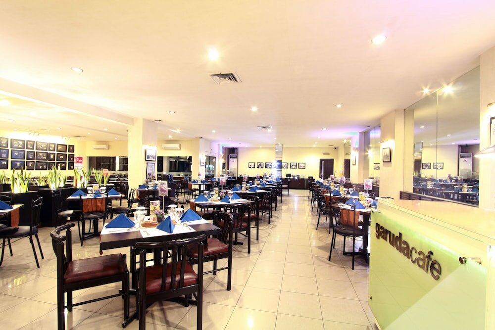 Фото Garuda Plaza Hotel