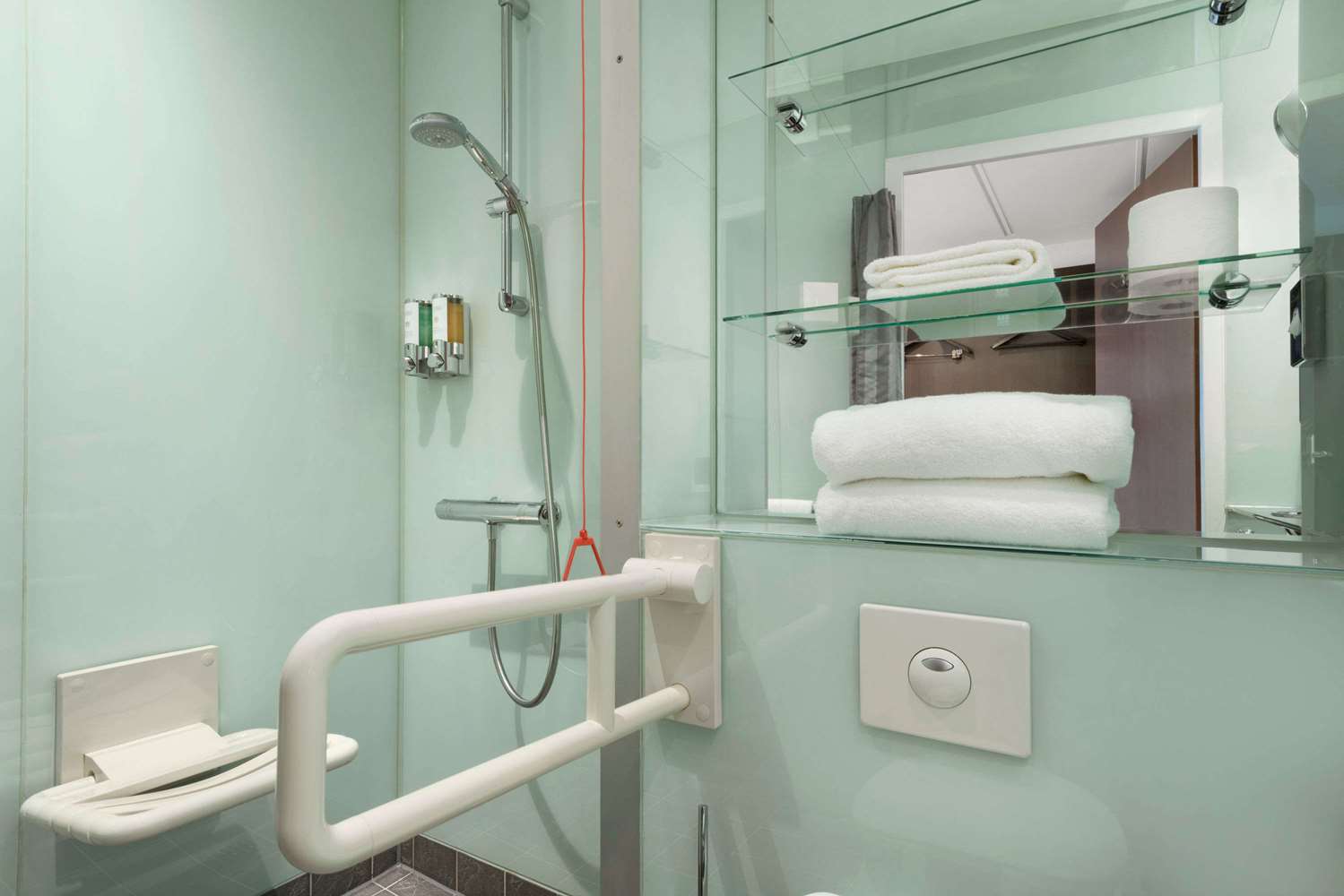 Фото Ramada Encore by Wyndham Geneva