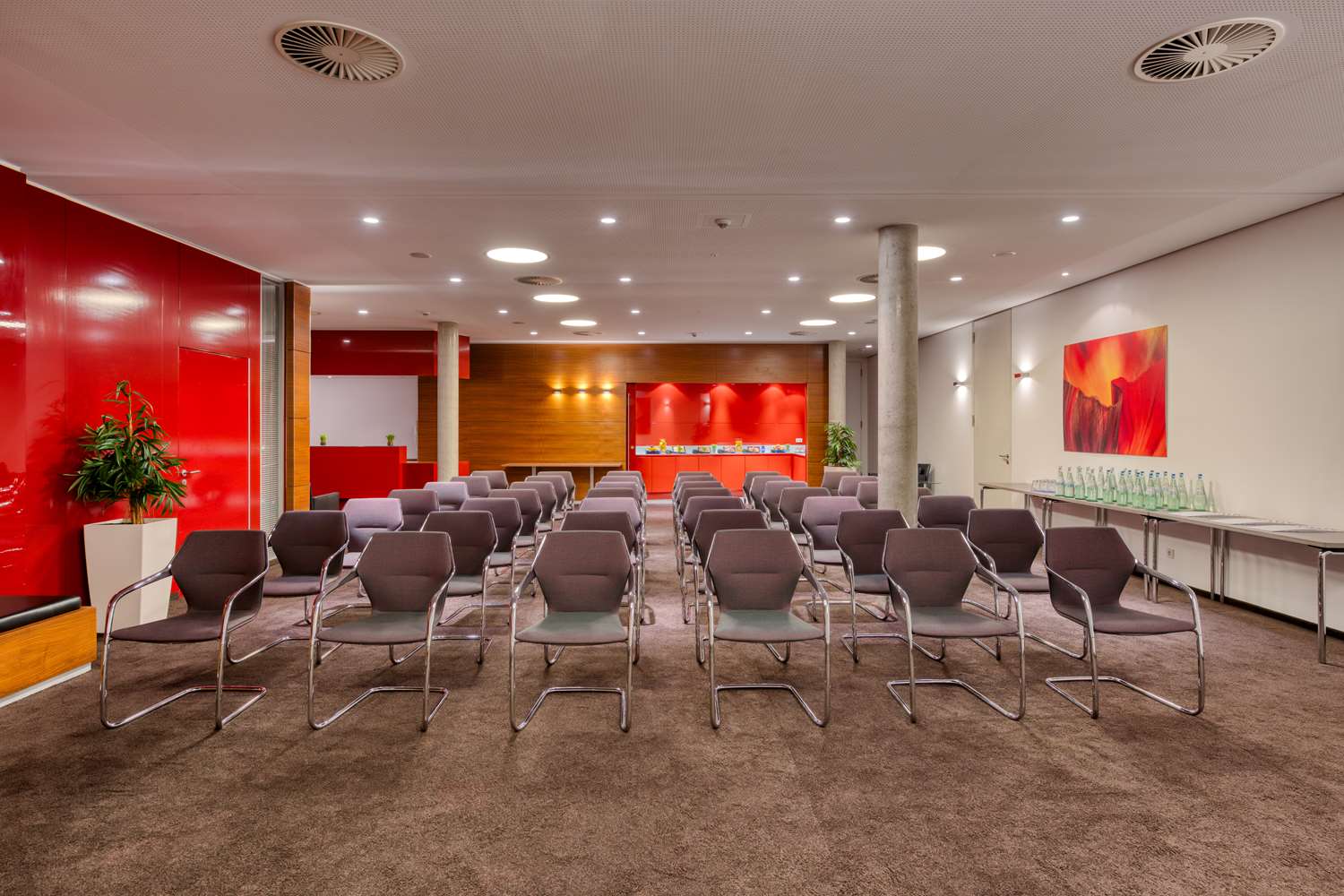 Фото Хилтон Гарден Инн Штутгарт Неккарпарк