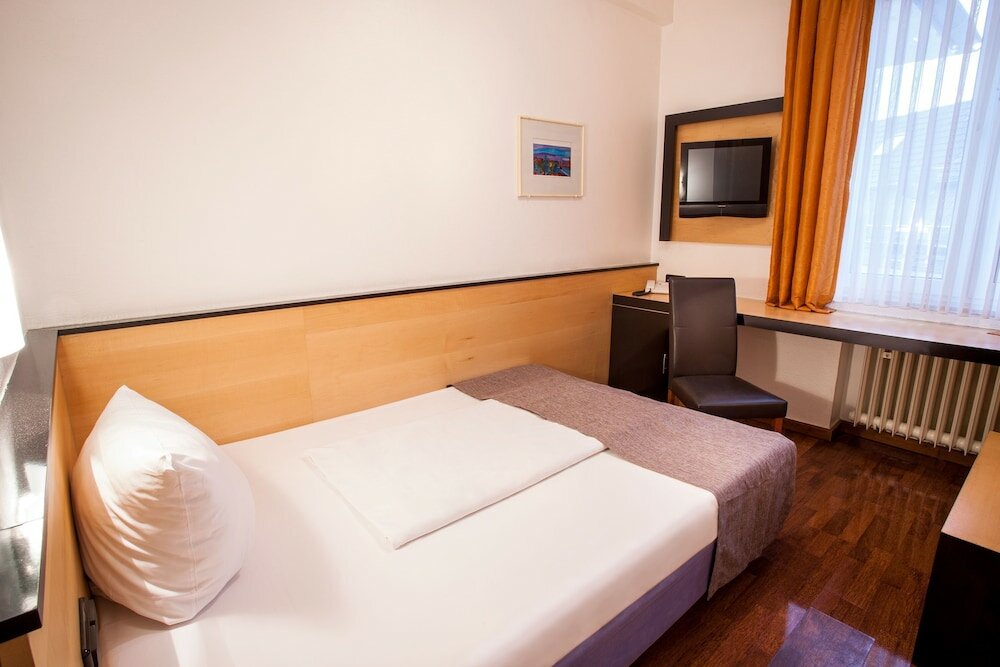 Фото Boutique 003 Koln am Dom