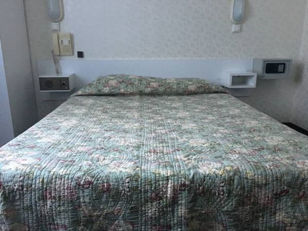 Фото Green Park Hotel Paris