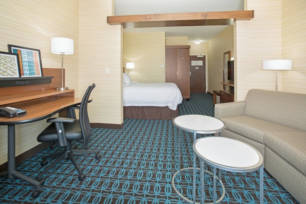 Фото Fairfield Inn & Suites by Marriott Burlington