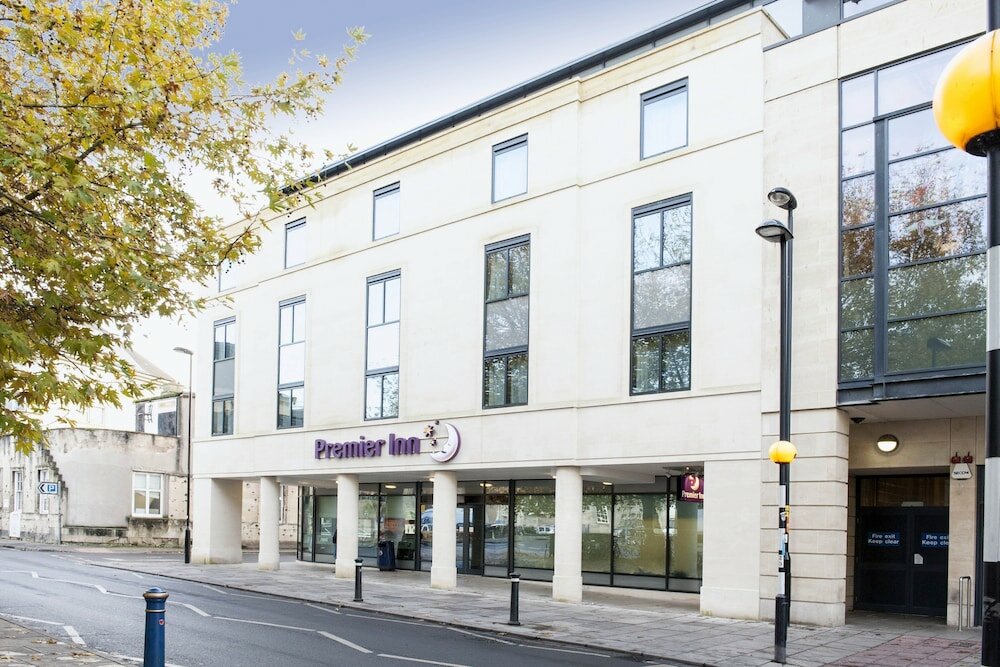 Фото Premier Inn Bath City Centre