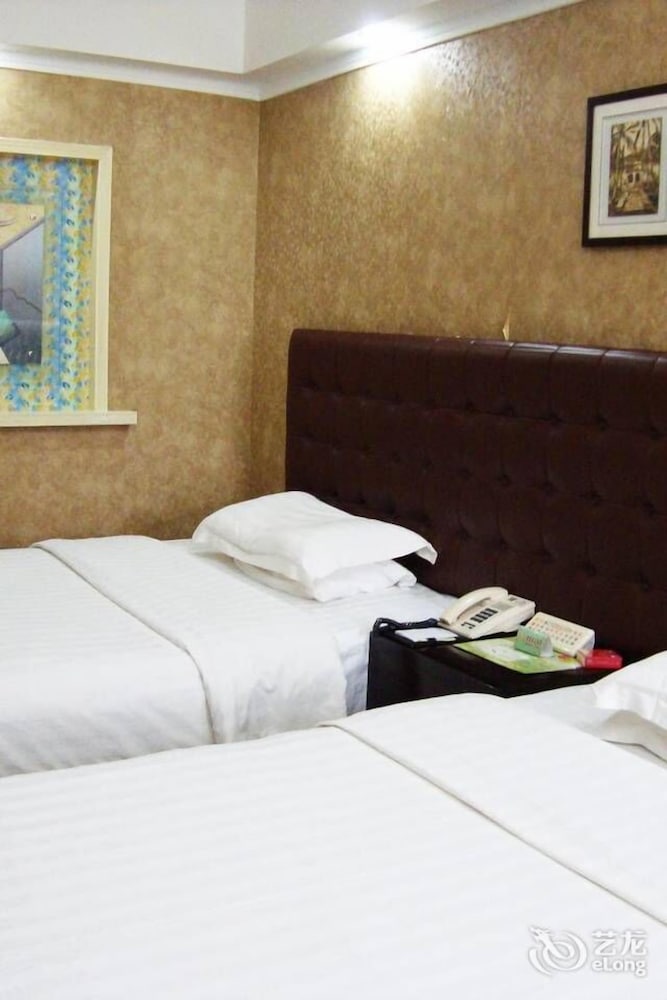 Фото Huaweida Hotel