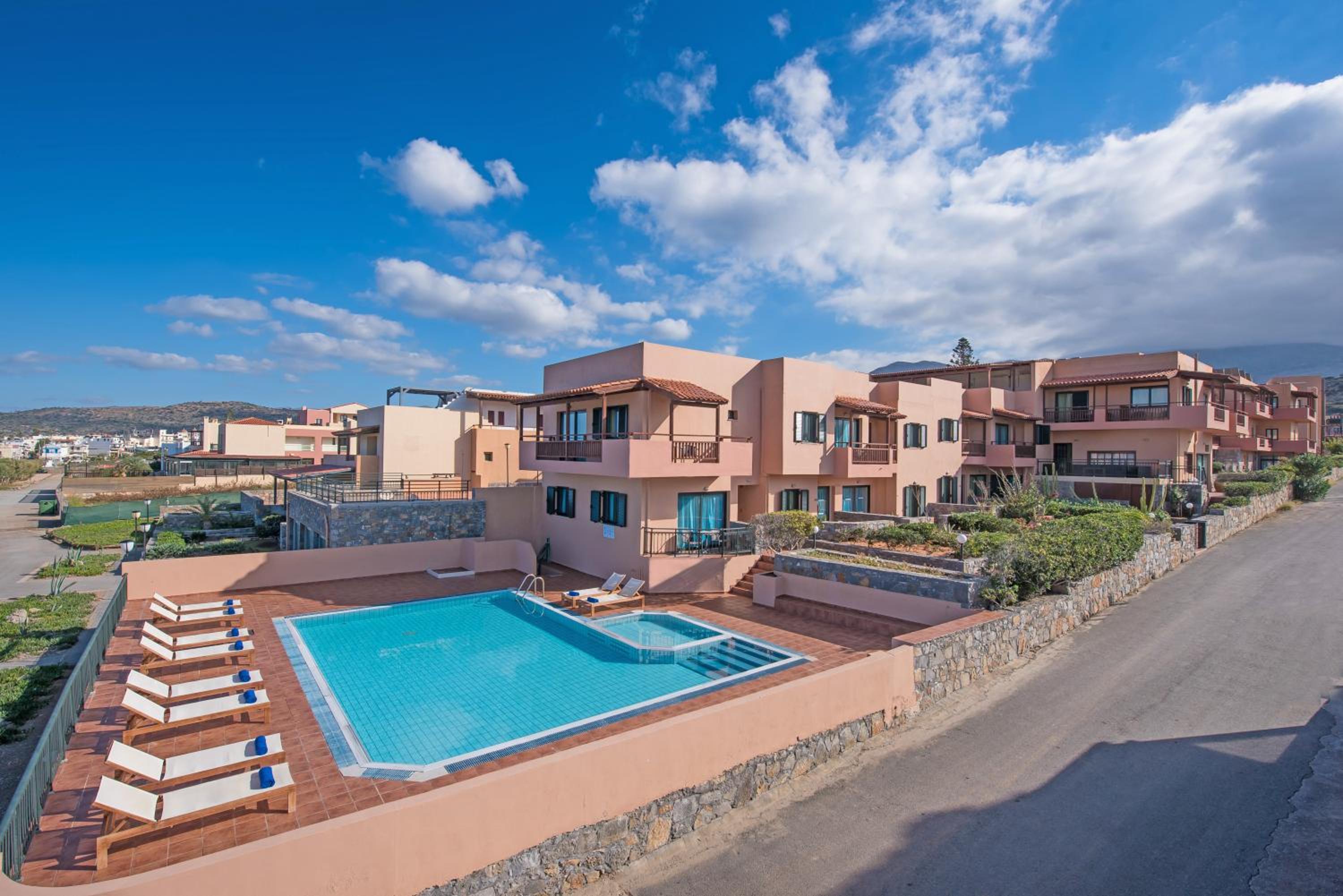 Фото Отель Koutrakis Suites