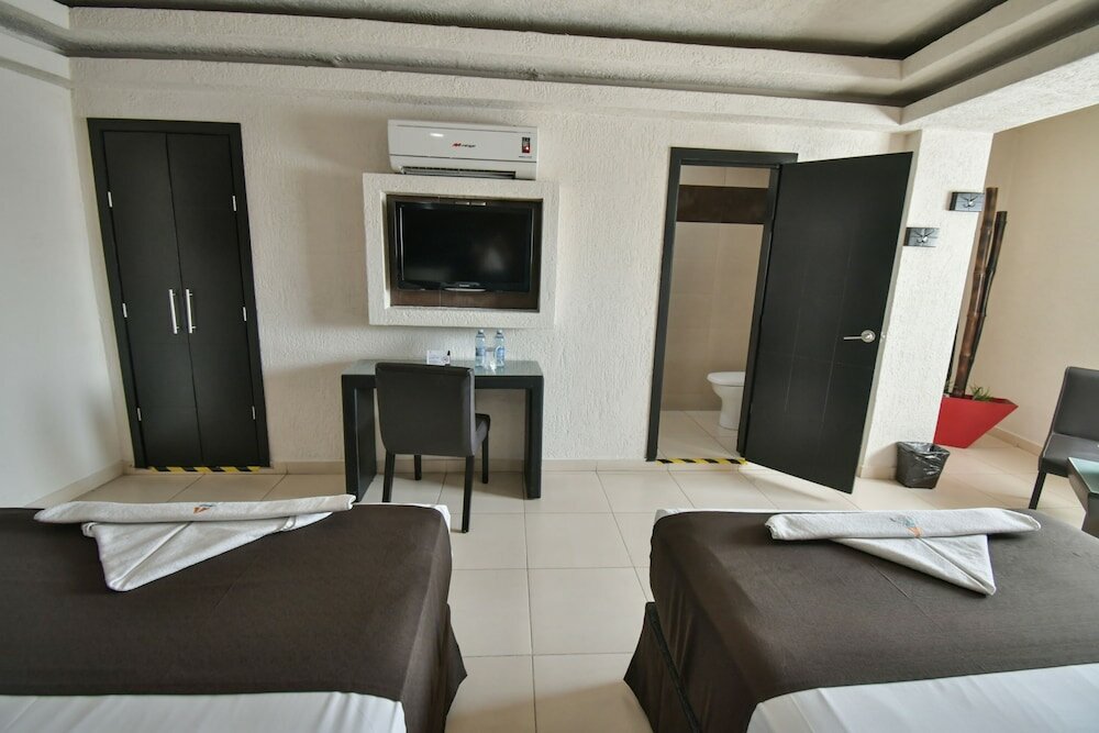 Фото Hotel Portonovo Plaza Centro