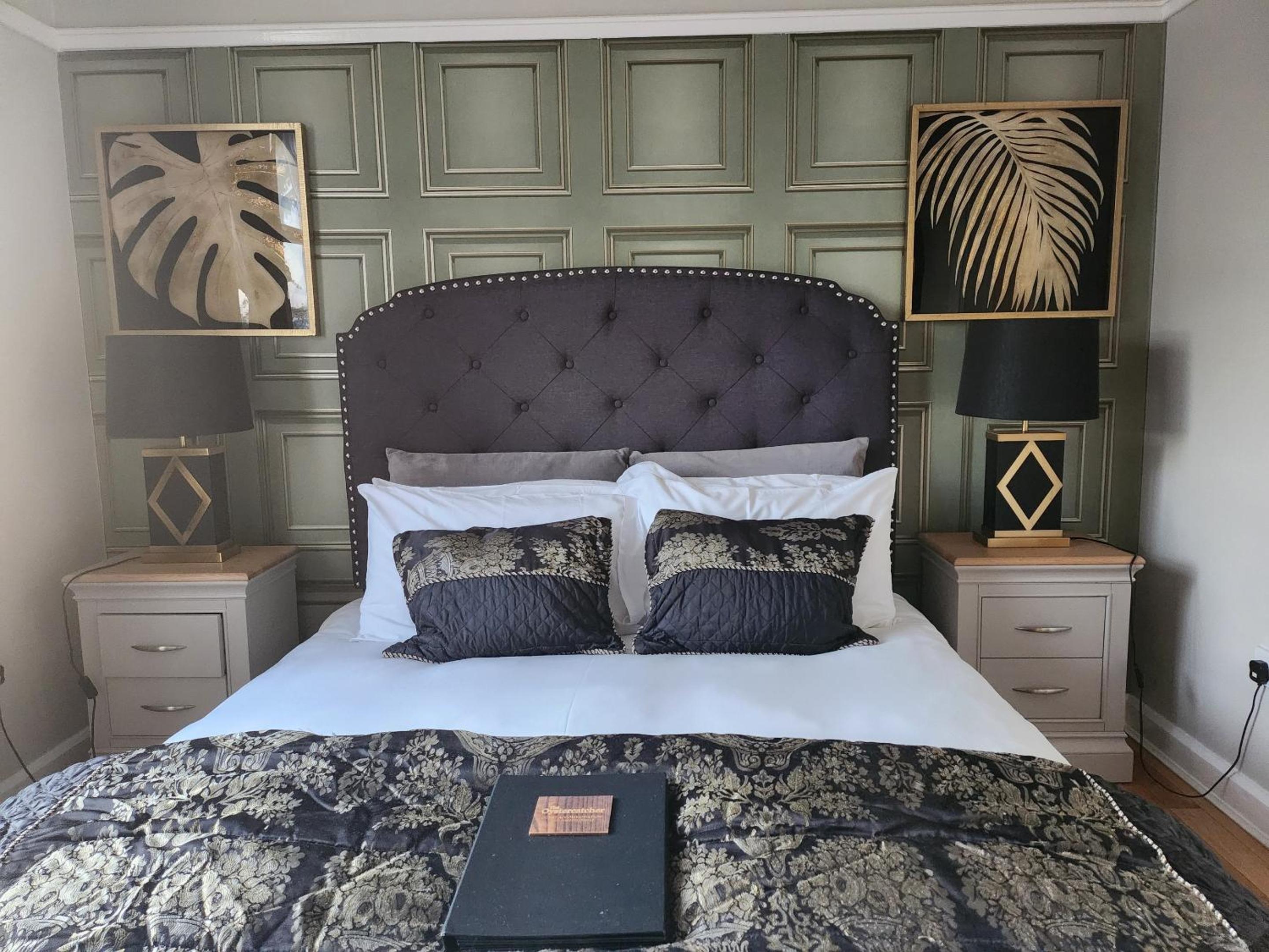 Фото The Oystercatcher