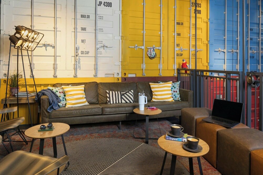 Фото Moxy Southampton