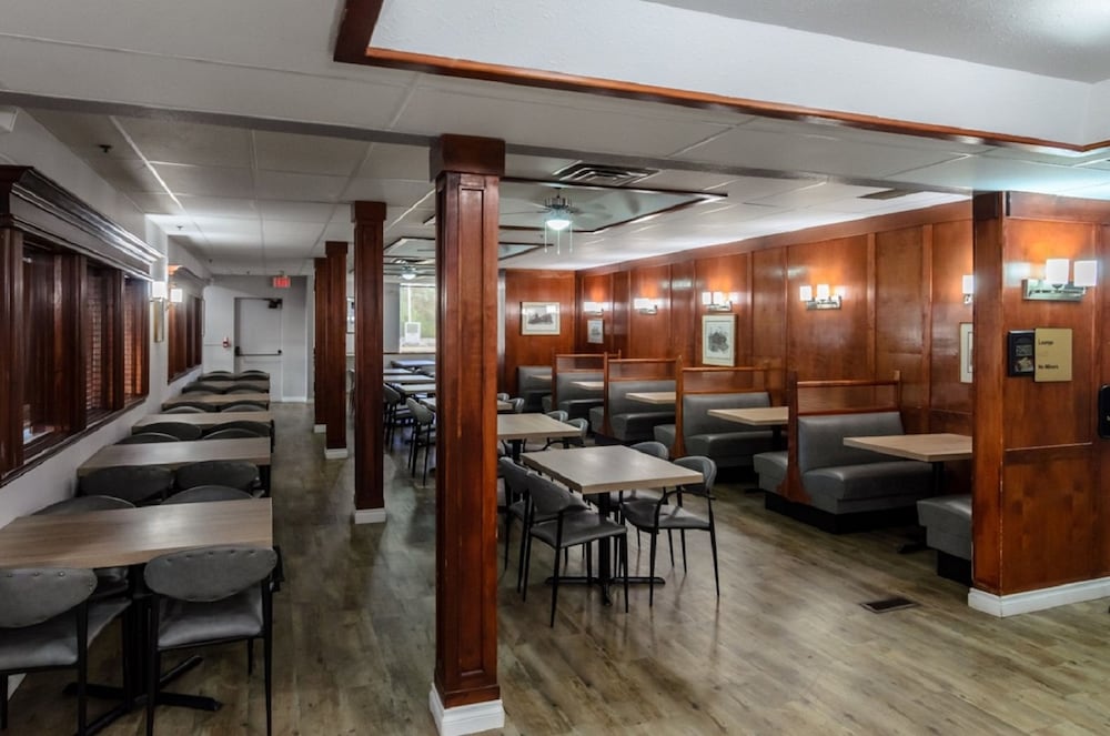 Фото Sternwheeler Hotel and Conference Centre