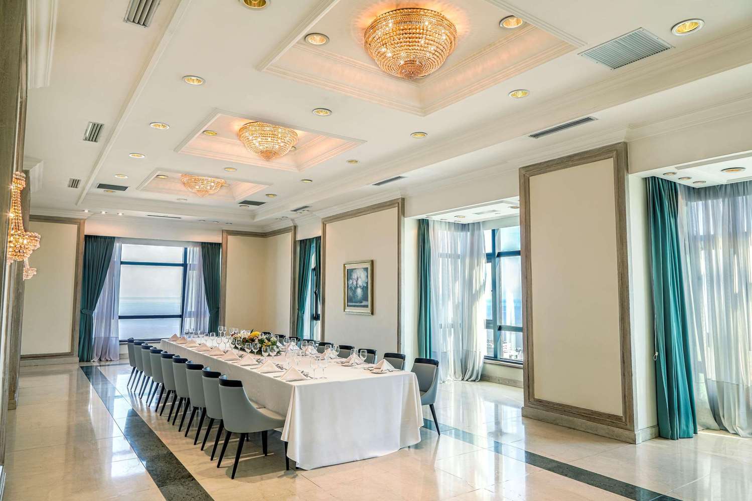 Фото Radisson Montevideo Victoria Plaza Hotel