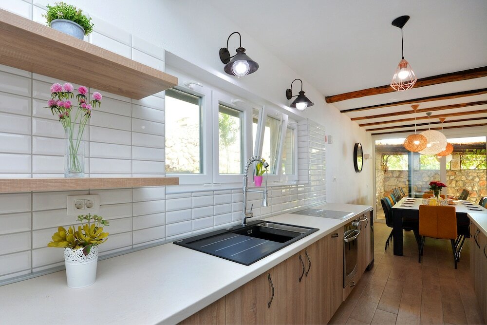 Фото Villa Karaber