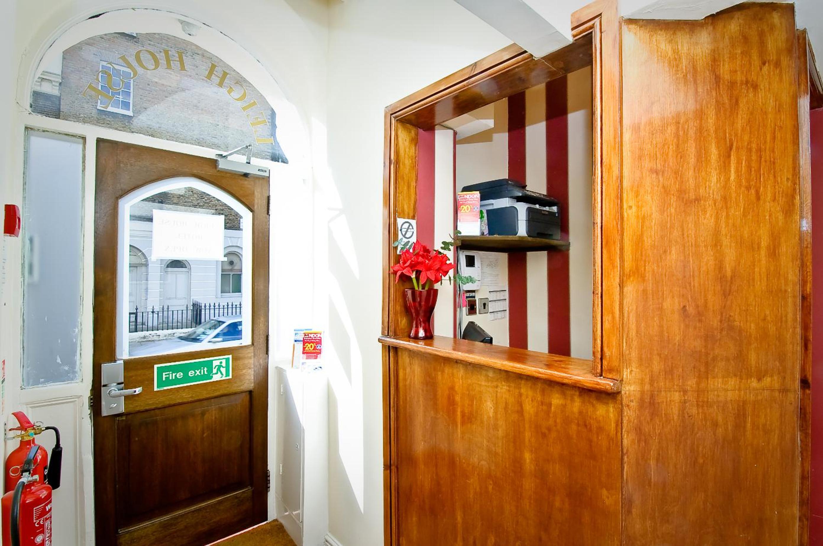 Фото Leigh House Hotel