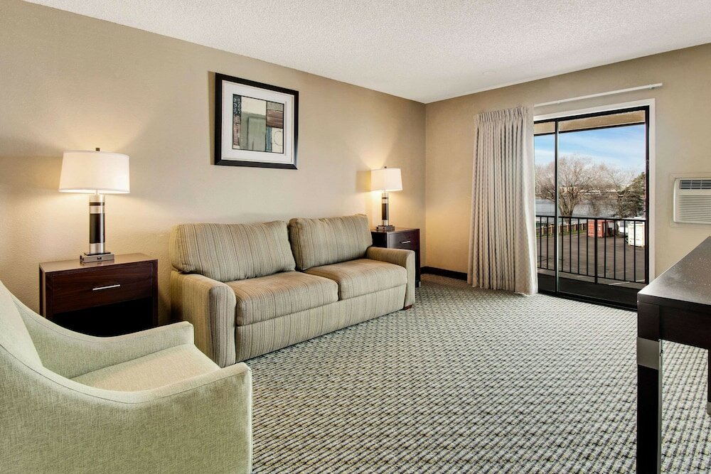 Фото Rodeway Inn & Suites Portland - Jantzen Beach