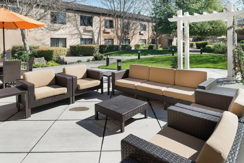 Фото Courtyard by Marriott Vacaville