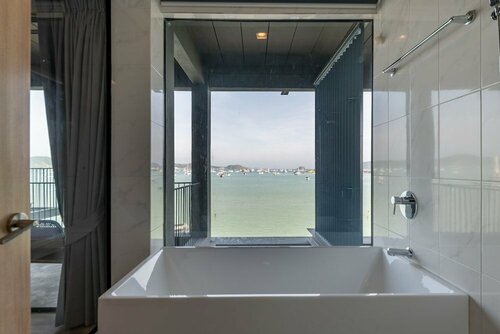 Гостиница Arch39 Phuket Beach Front на Пхукете