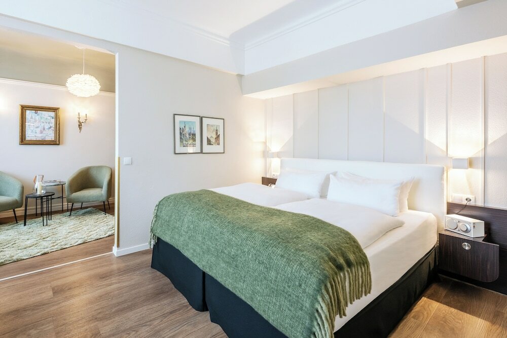 Фото Hotel Würzburger Hof