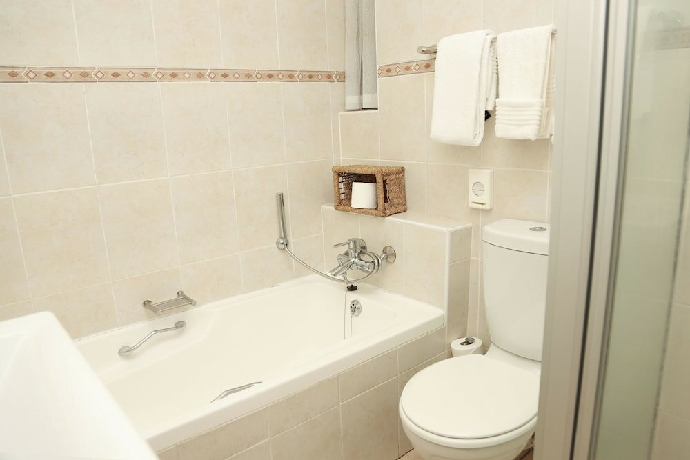 Фото Blue Lagoon Hotel and Conference Centre