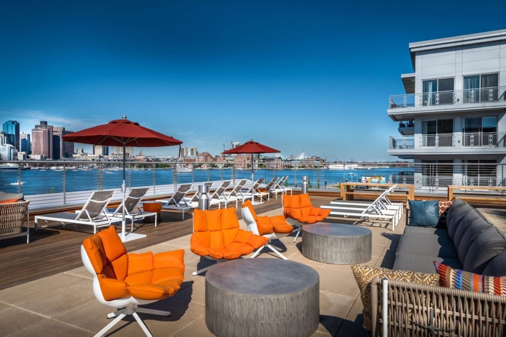 Фото Global Luxury Suites East Boston