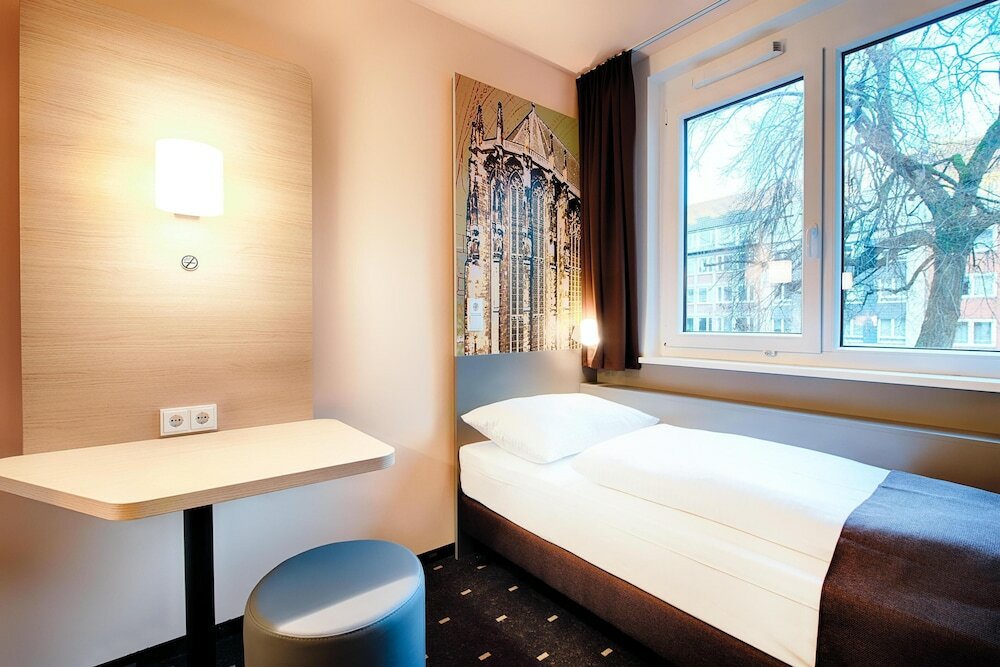 Фото B&b Hotel Aachen-City