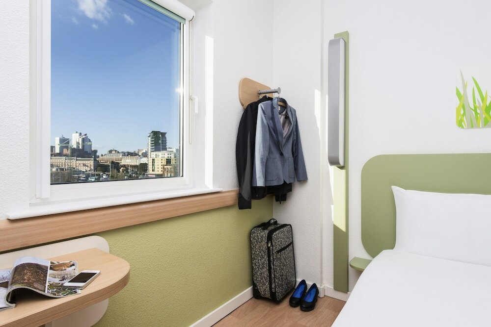 Фото Ibis budget Leeds Centre Crown Point Road