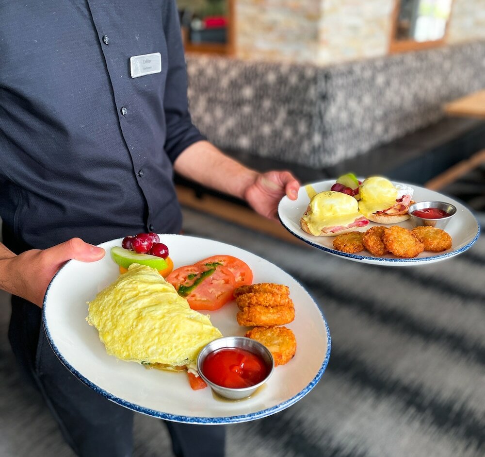 Фото Four Points by Sheraton Kelowna Airport