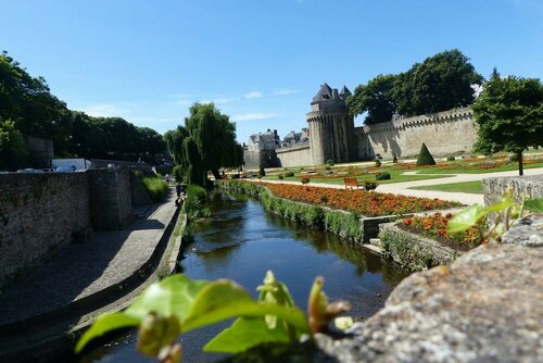 Внешний вид отеля Kyriad Prestige Vannes Centre - Palais des Arts в Ванне, фото 2