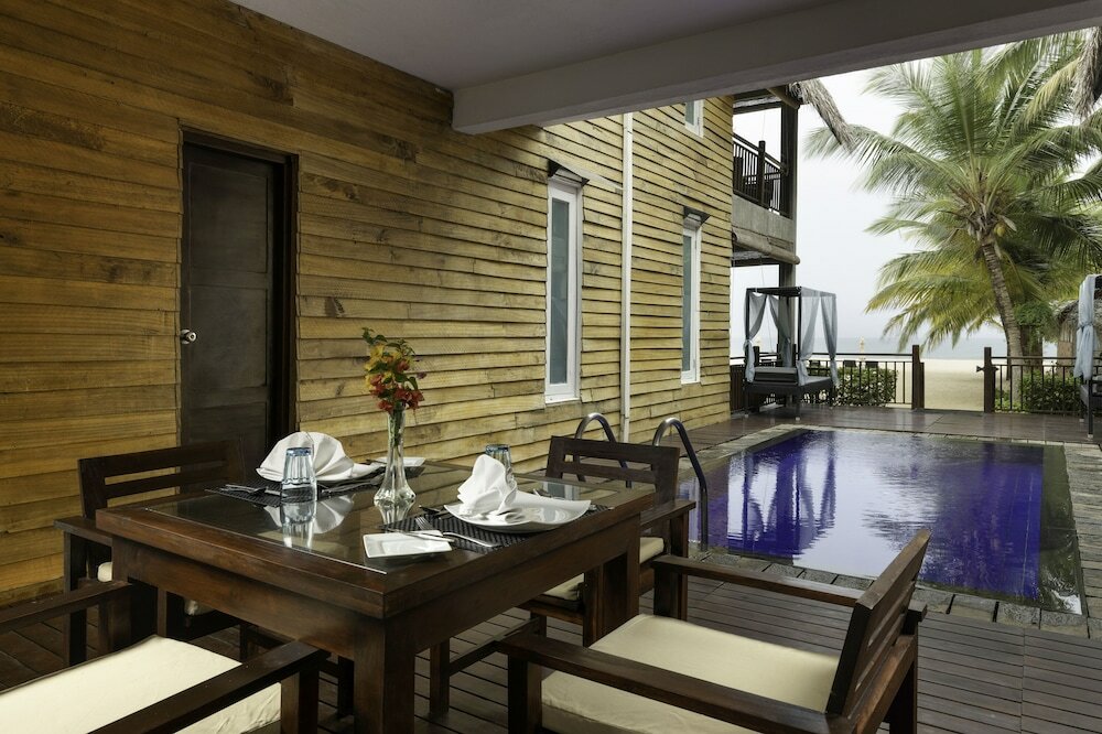 Фото Maalu Maalu Resort & SPA Pasikuda