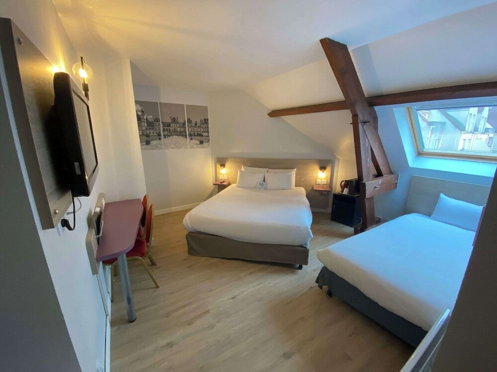 Фото Hotel Kyriad Saint Fargeau Ponthierry Apollonia