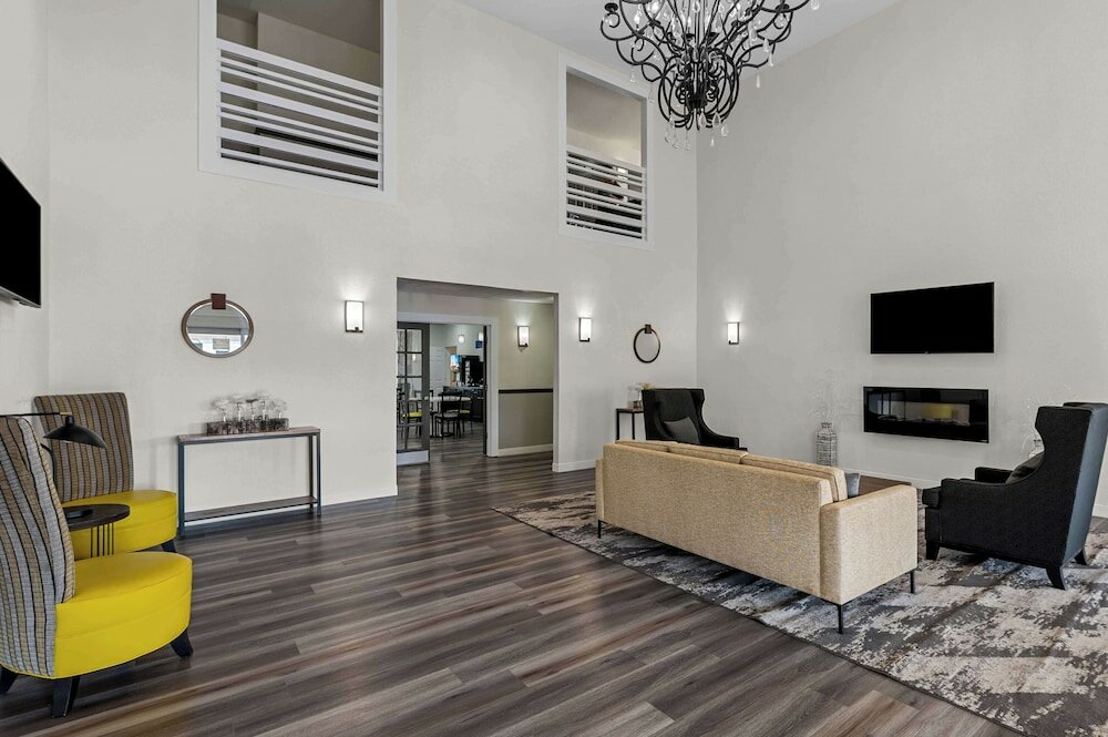 Фото Best Western Sherwood Inn & Suites