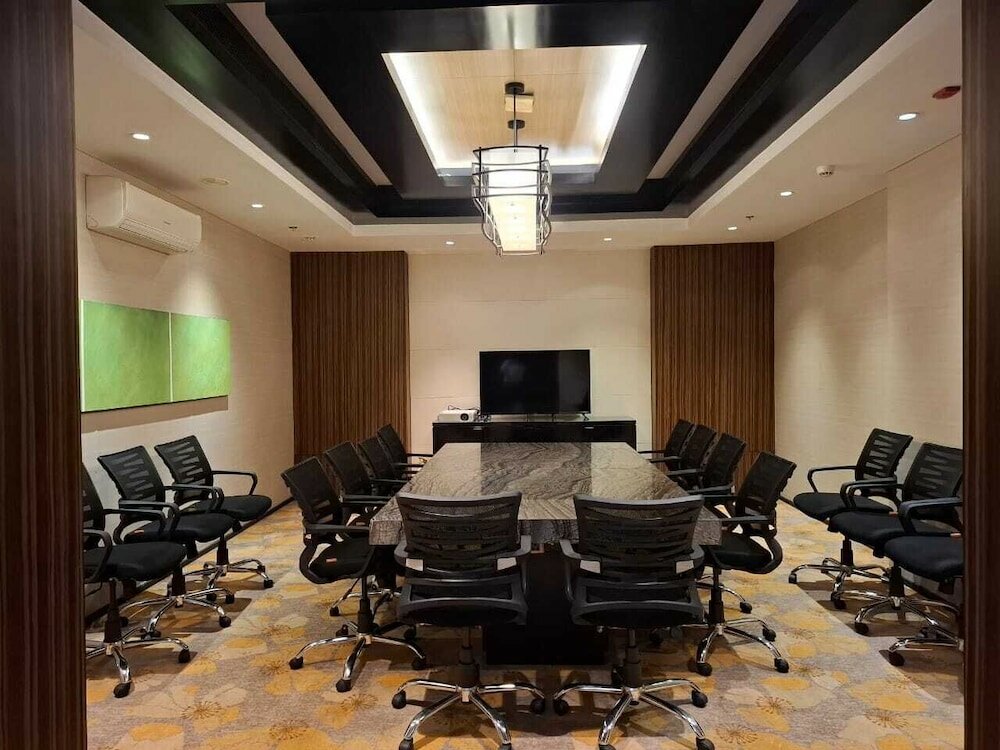 Фото Courtyard by Marriott Bilaspur