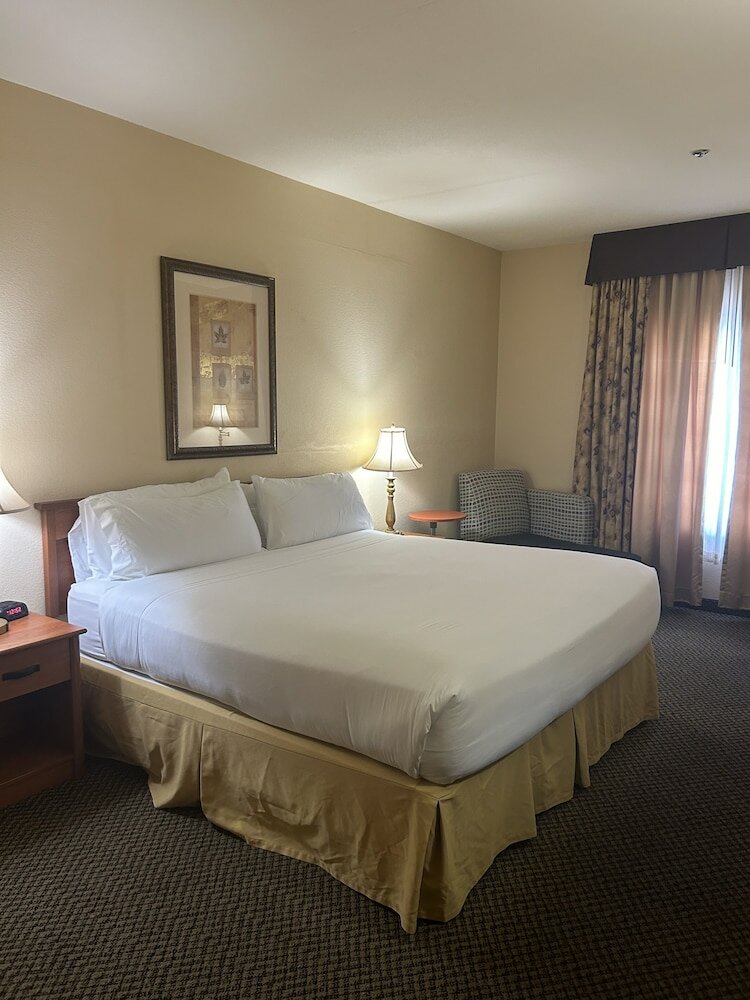 Фото Holiday Inn Express Las Vegas-Nellis, an Ihg Hotel