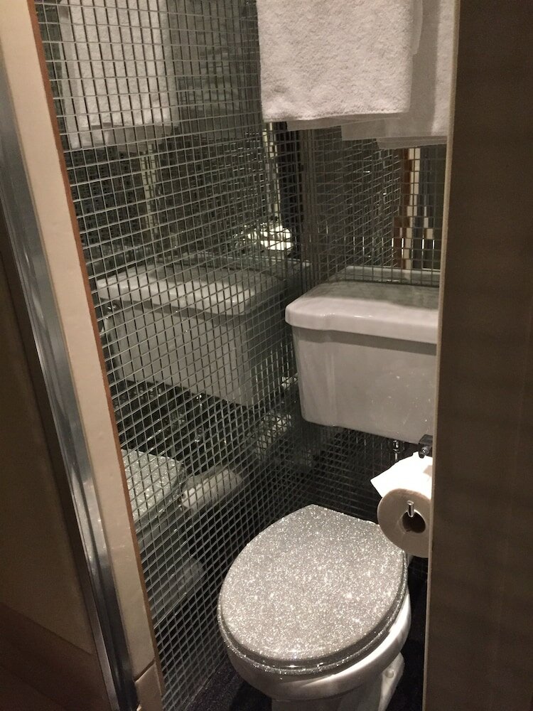 Фото The Pavilion Hotel