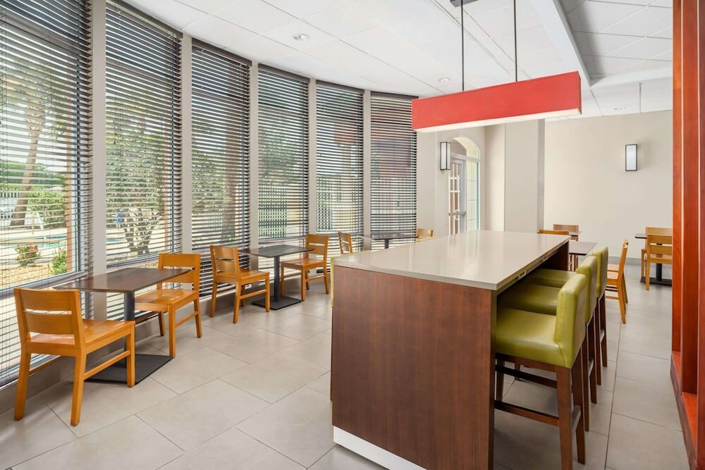 Фото Country Inn & Suites by Radisson, Orlando Airport, Fl