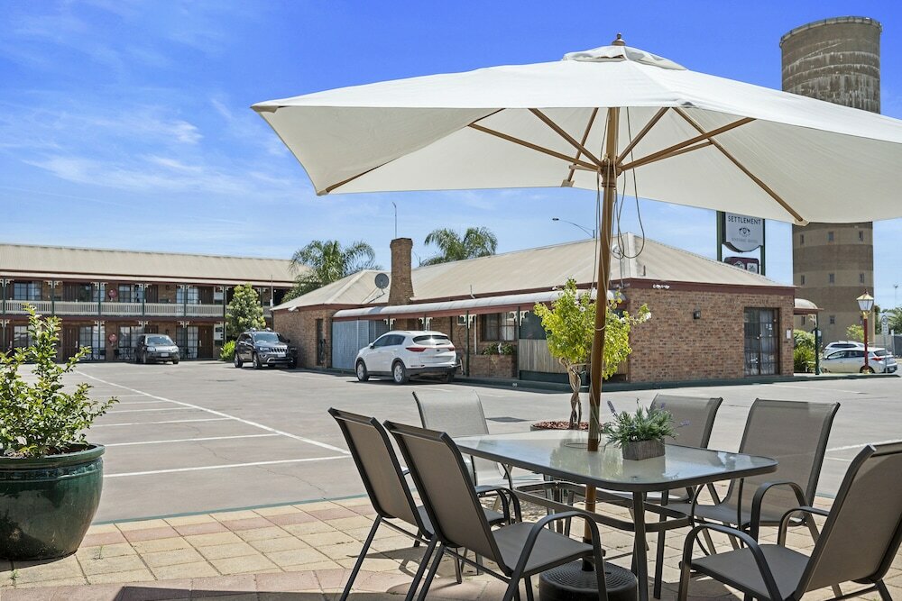 Фото The Settlement Historic Hotel