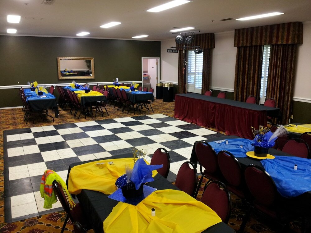 Фото Ashmore Inn and Suites