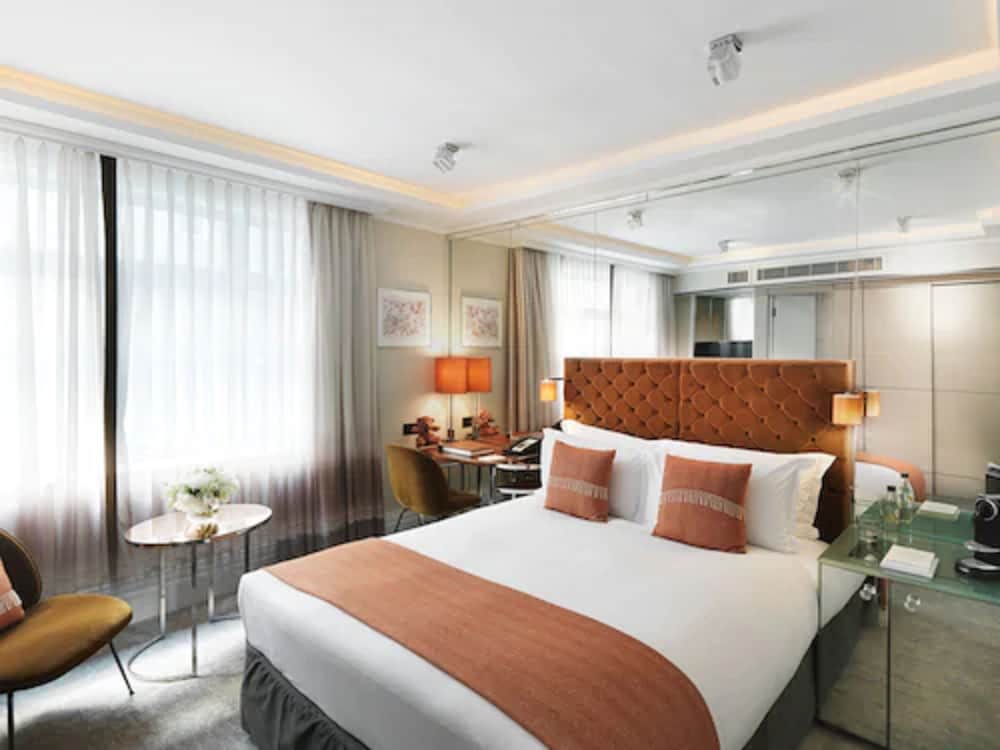 Фото The Athenaeum Hotel & Residences