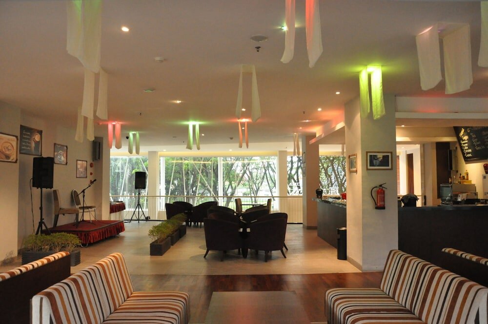 Фото Grand Cakra Hotel