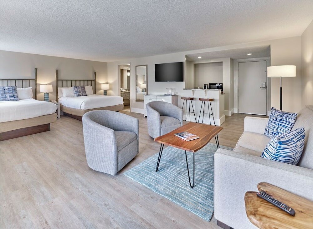 Фото Henlopen Hotel