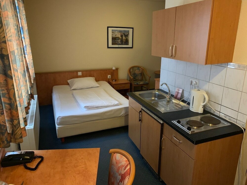 Фото Hotel Am Kurfuerstenplatz - Messe