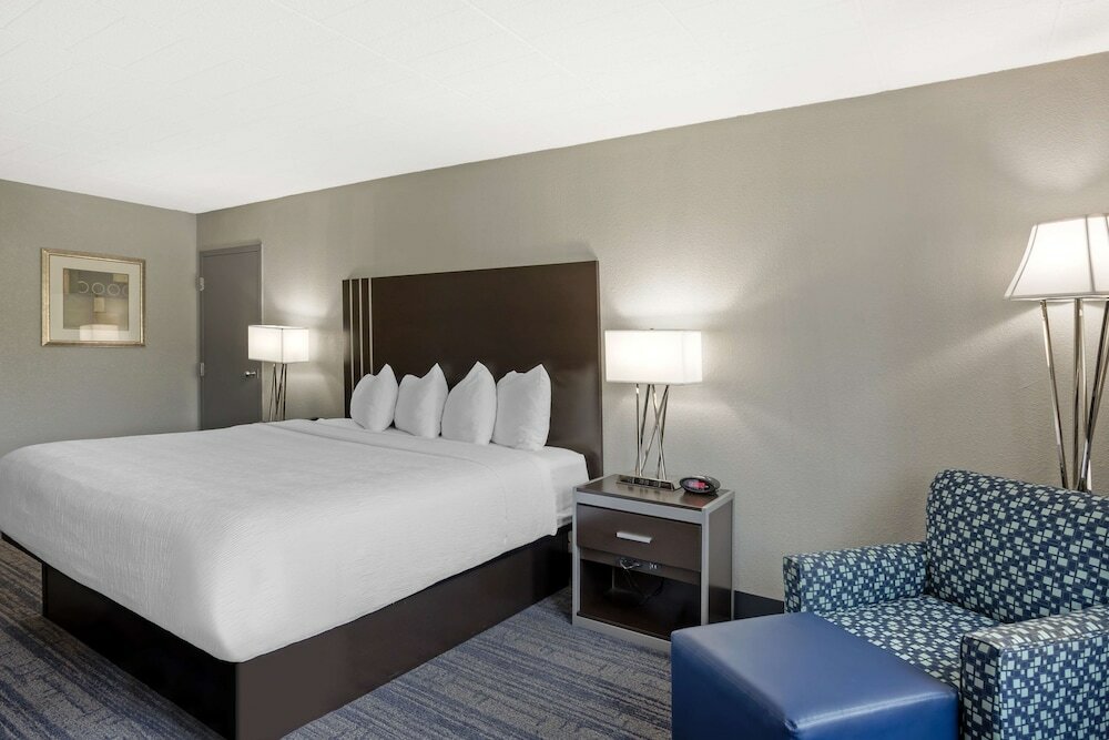 Фото Best Western Plus Reading Inn & Suites