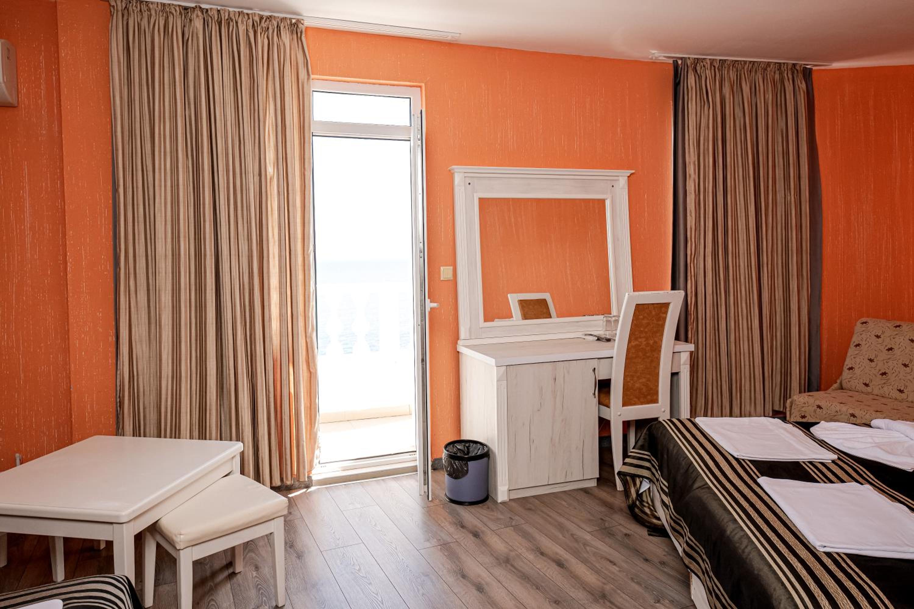 Фото Paros Hotel Pomirie Bulgaria