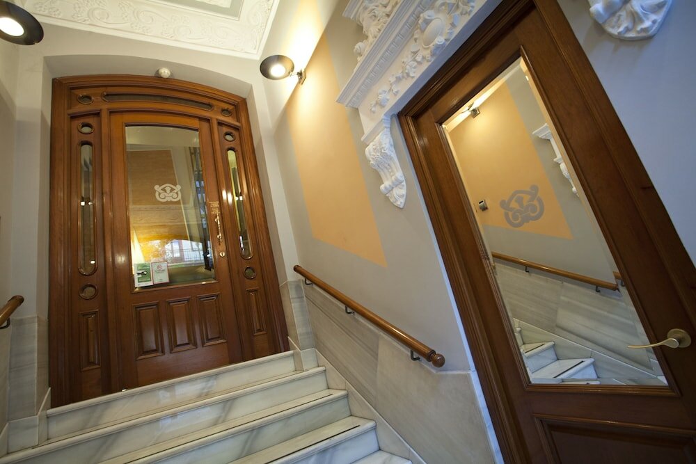 Фото Suites Gran VIA 44 Apartahotel