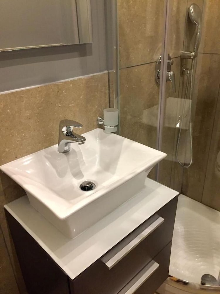 Фото Amedeo Square