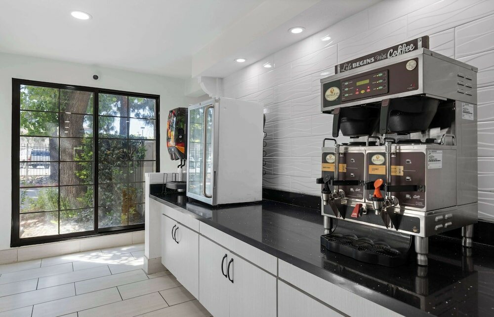 Фото La Quinta Inn by Wyndham Stockton